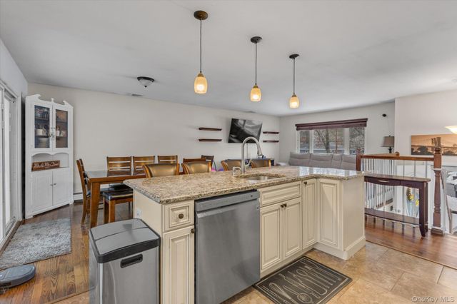 11 17th Avenue, Ronkonkoma, NY 11779