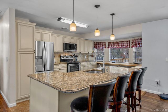 11 17th Avenue, Ronkonkoma, NY 11779