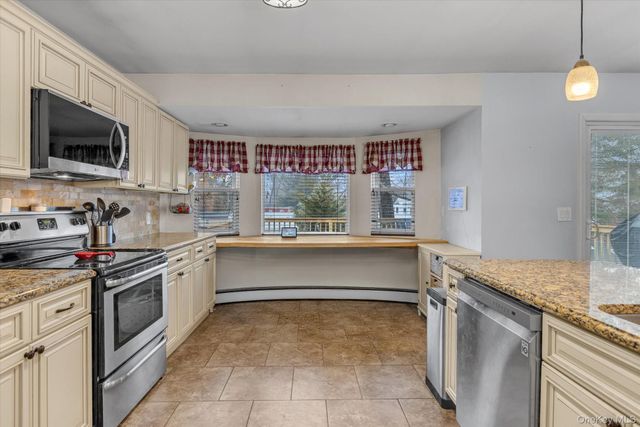 11 17th Avenue, Ronkonkoma, NY 11779