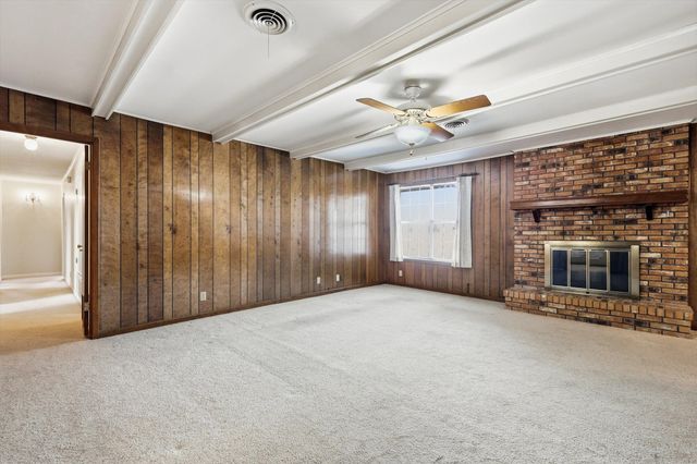 300 Red River Drive, Whitesboro, TX 76273