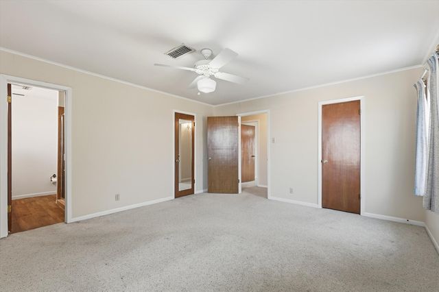 300 Red River Drive, Whitesboro, TX 76273