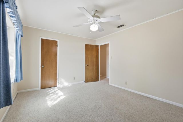 300 Red River Drive, Whitesboro, TX 76273