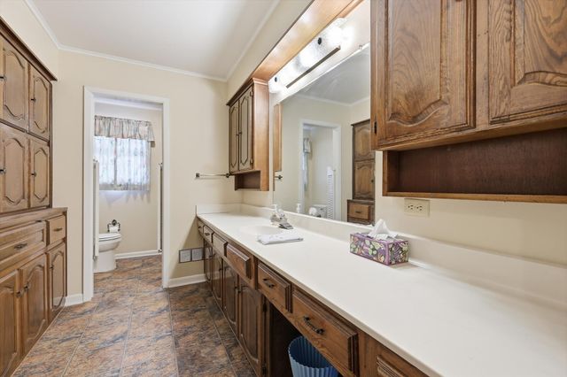 300 Red River Drive, Whitesboro, TX 76273