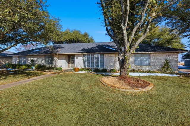 300 Red River Drive, Whitesboro, TX 76273