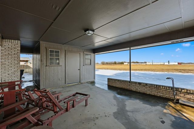 300 Red River Drive, Whitesboro, TX 76273