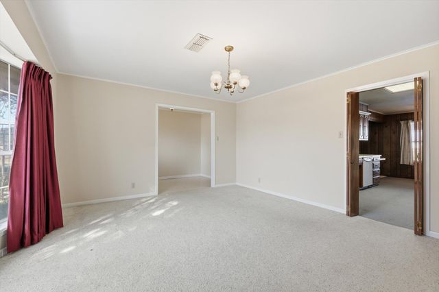 300 Red River Drive, Whitesboro, TX 76273