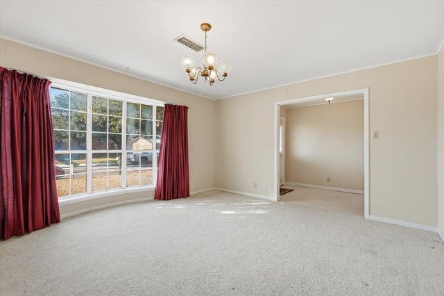 300 Red River Drive, Whitesboro, TX 76273