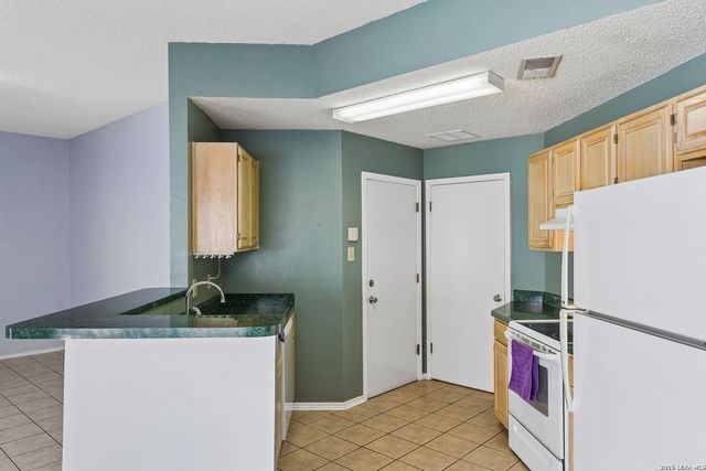 3130 Stoney Grv, San Antonio, TX 78247