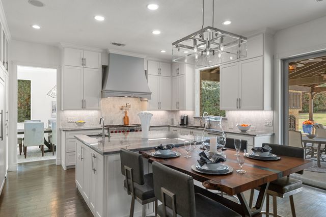 616 Honeysuckle Hollow, Southlake, TX 76092