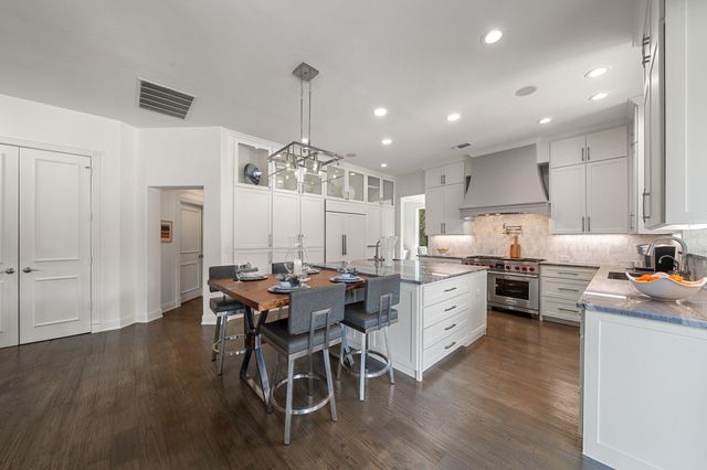 616 Honeysuckle Hollow, Southlake, TX 76092