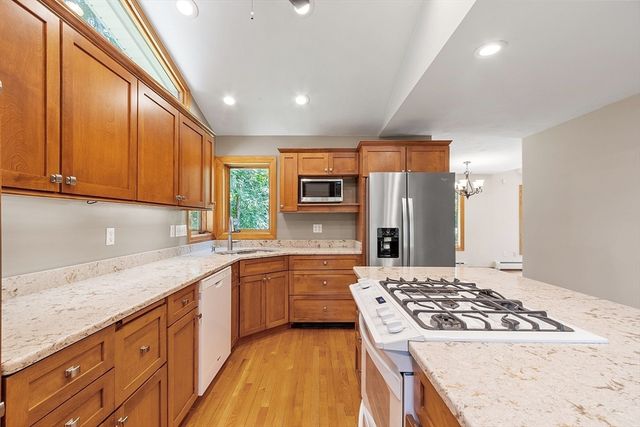 277 Willard St, Leominster, MA 01453