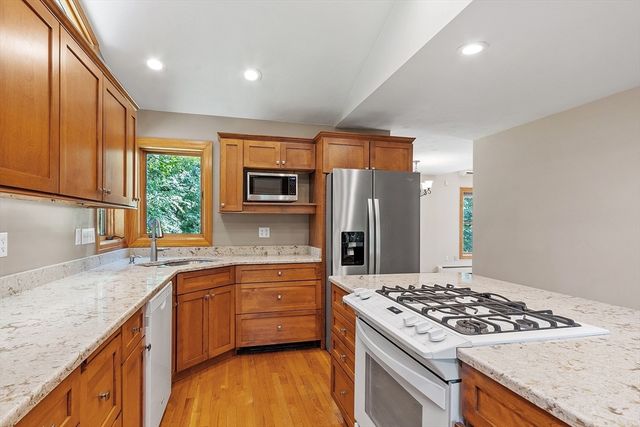277 Willard St, Leominster, MA 01453