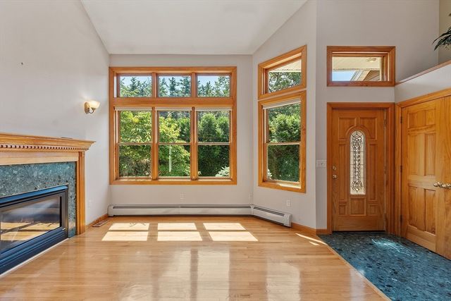 277 Willard St, Leominster, MA 01453