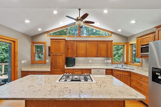 277 Willard St, Leominster, MA 01453