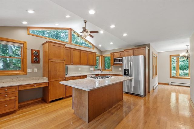 277 Willard St, Leominster, MA 01453