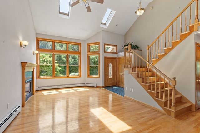 277 Willard St, Leominster, MA 01453
