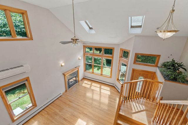 277 Willard St, Leominster, MA 01453