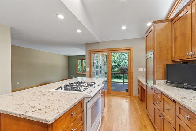 277 Willard St, Leominster, MA 01453
