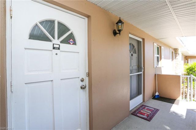 221 Cypress WAY E 201, Naples, FL 34110