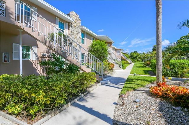 221 Cypress WAY E 201, Naples, FL 34110