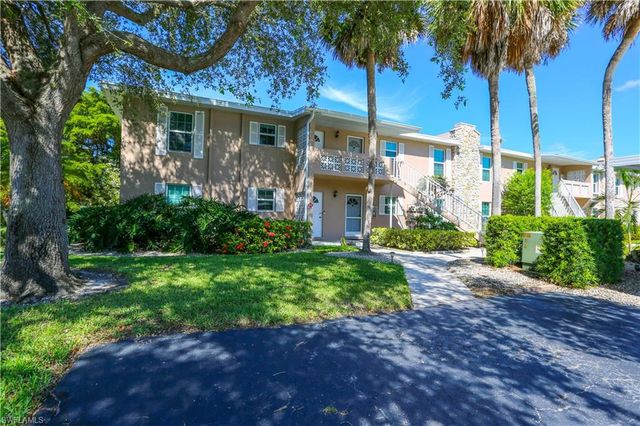 221 Cypress WAY E 201, Naples, FL 34110
