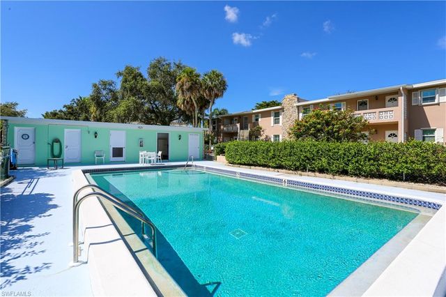 221 Cypress WAY E 201, Naples, FL 34110