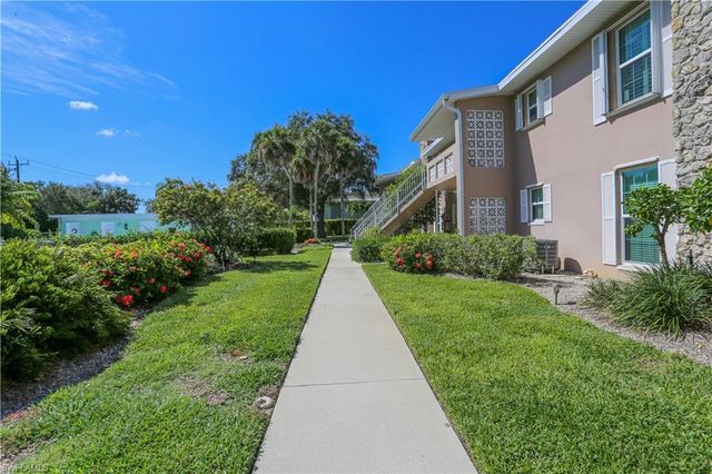 221 Cypress WAY E 201, Naples, FL 34110