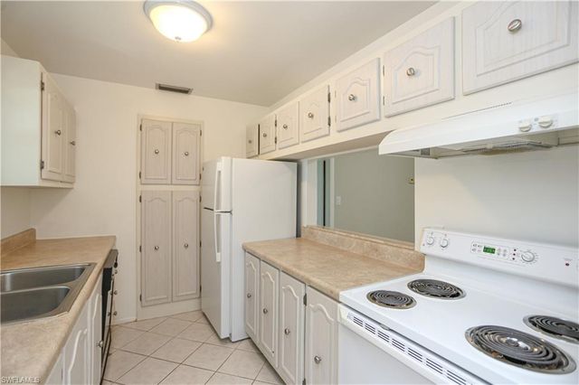 221 Cypress WAY E 201, Naples, FL 34110
