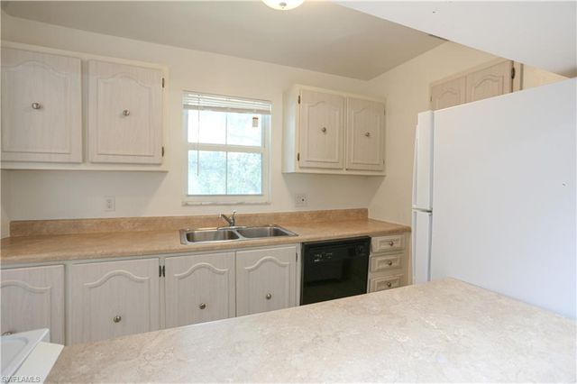 221 Cypress WAY E 201, Naples, FL 34110