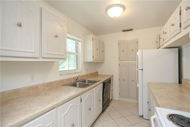 221 Cypress WAY E 201, Naples, FL 34110