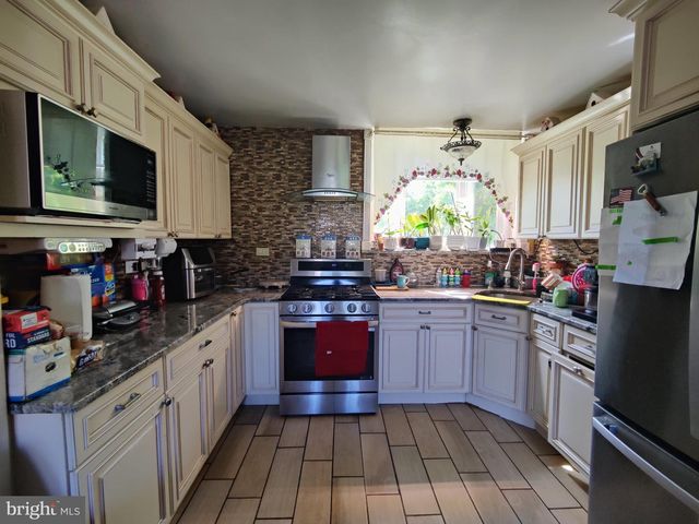 859 N 32ND ST, Camden, NJ 08105