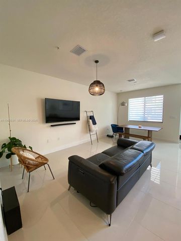 4745 NW 84th Ct 14, Doral, FL 33166