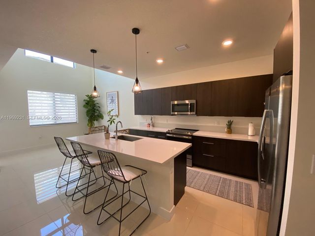 4745 NW 84th Ct 14, Doral, FL 33166