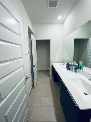 4745 NW 84th Ct 14, Doral, FL 33166