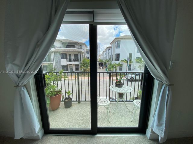 4745 NW 84th Ct 14, Doral, FL 33166