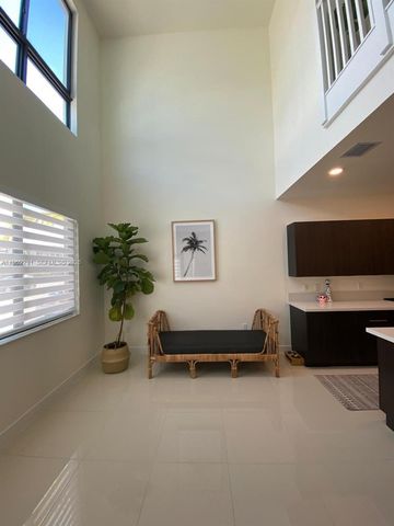 4745 NW 84th Ct 14, Doral, FL 33166