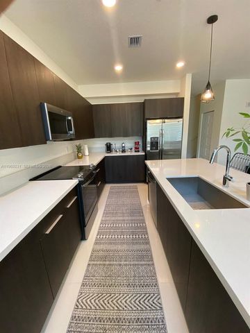 4745 NW 84th Ct 14, Doral, FL 33166