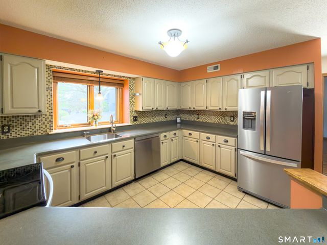 804 Sand Stone Drive 804, South Windsor, CT 06074