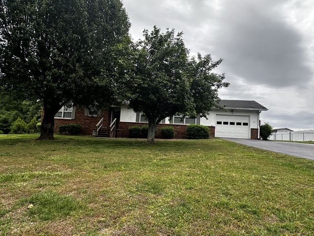 1580 Branch drive, Lawrenceburg, TN 38464