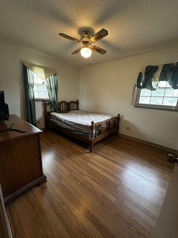 1580 Branch drive, Lawrenceburg, TN 38464