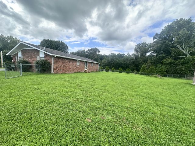 1580 Branch drive, Lawrenceburg, TN 38464
