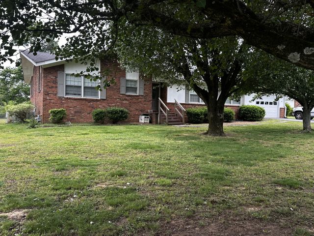 1580 Branch drive, Lawrenceburg, TN 38464