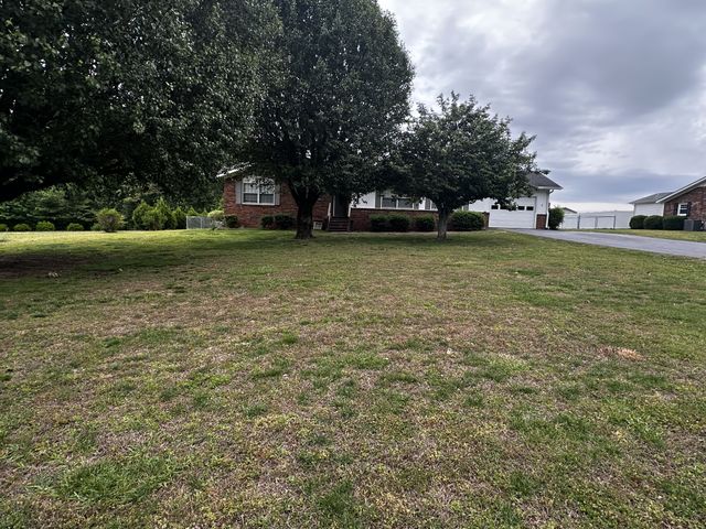 1580 Branch drive, Lawrenceburg, TN 38464