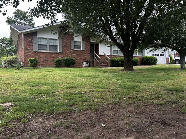 1580 Branch drive, Lawrenceburg, TN 38464