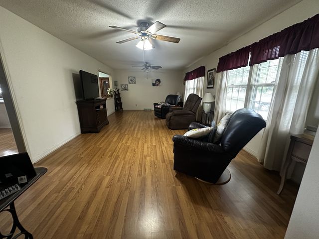 1580 Branch drive, Lawrenceburg, TN 38464
