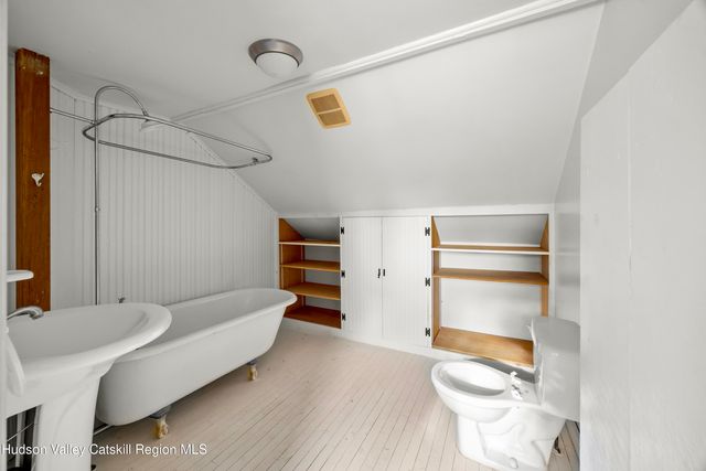 85 Eastern Parkway, Germantown, NY 12526