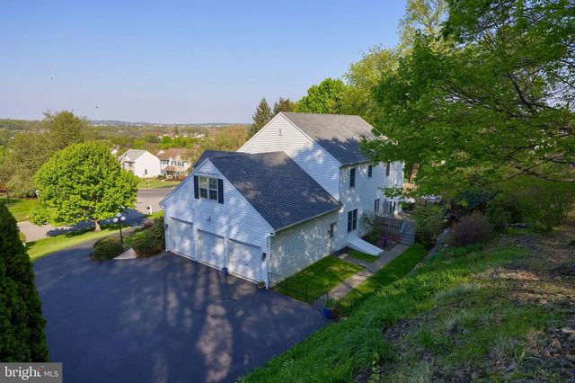 1032 SUNWOOD LN, Lancaster, PA 17601