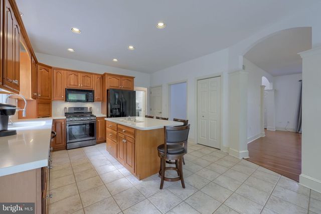 1032 SUNWOOD LN, Lancaster, PA 17601