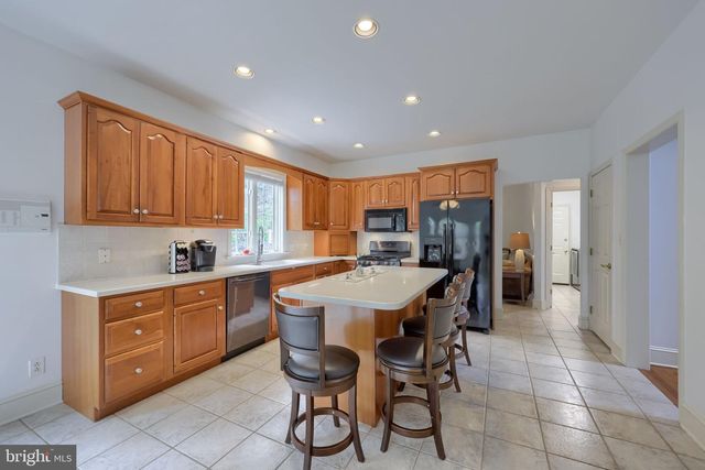 1032 SUNWOOD LN, Lancaster, PA 17601