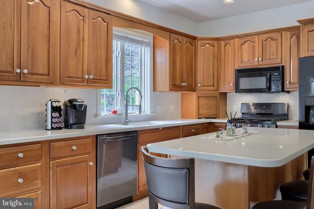 1032 SUNWOOD LN, Lancaster, PA 17601